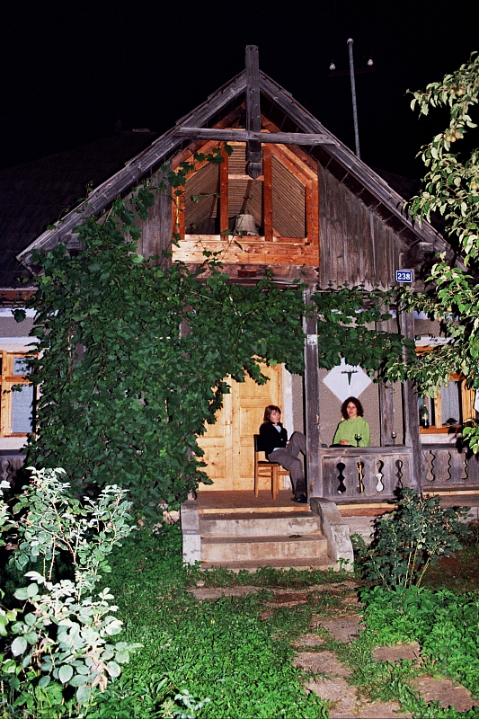 &copy; R.Thiel
Barnar (loc. Holda, oraş Broşteni, jud. Suceava)
August 2002
Rumänienfotos