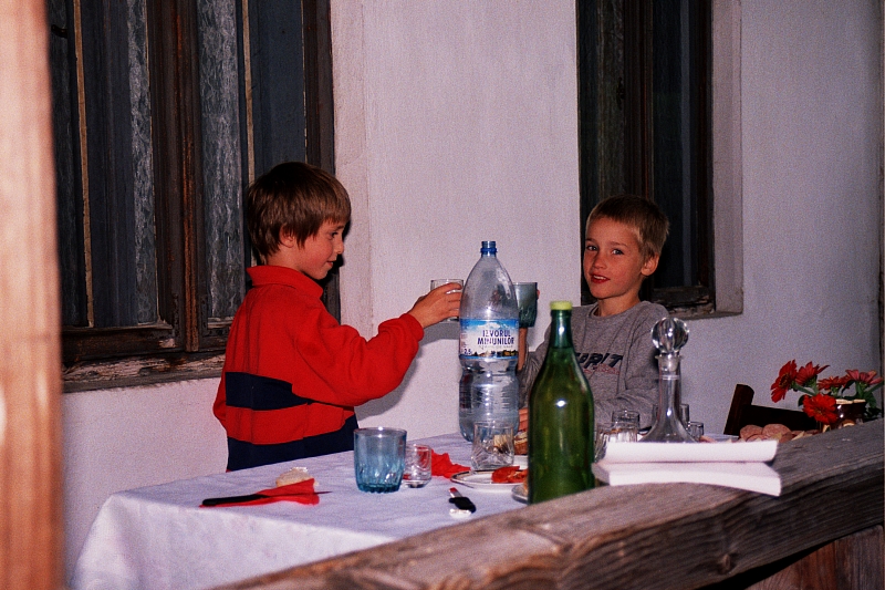 &copy; R.Thiel
Die Kinder
August 2002
Rumänienfotos