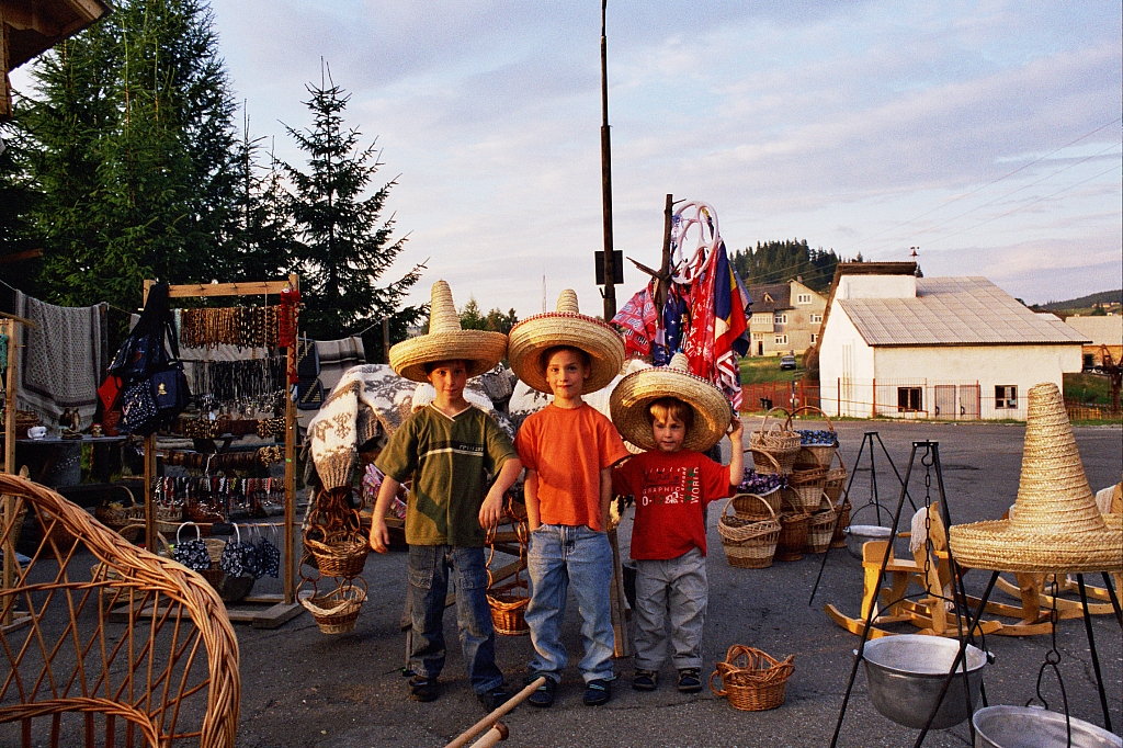 &copy; R.Thiel
Die Kinder
August 2002
Rumänienfotos