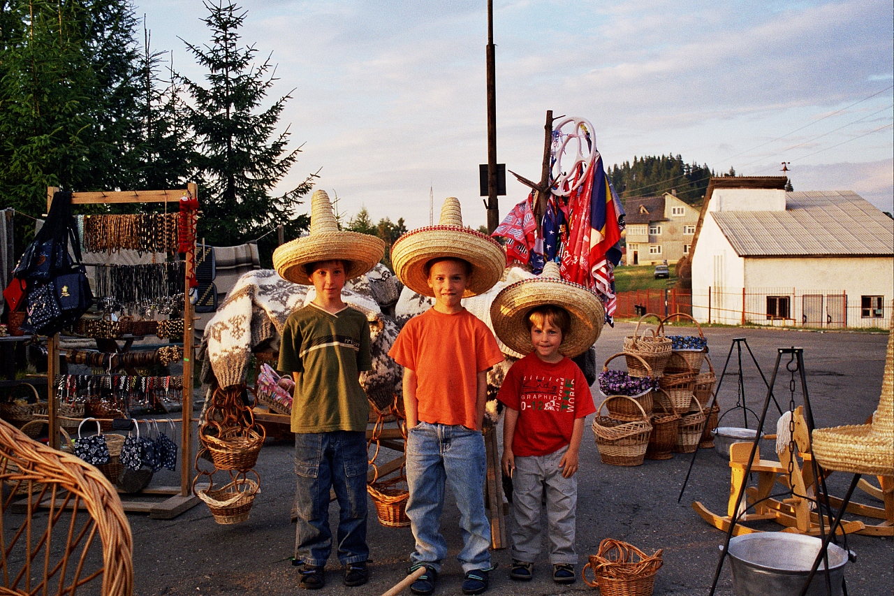 &copy; R.Thiel
Die Kinder
August 2002
Rumänienfotos