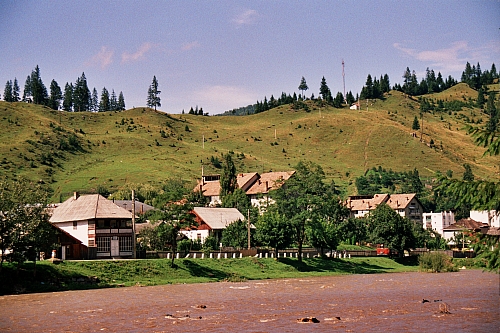 &copy; R.Thiel
Broşteni
August 2002
Rumänienfotos