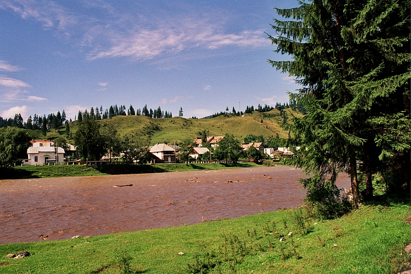 &copy; R.Thiel
Broşteni
August 2002
Rumänienfotos