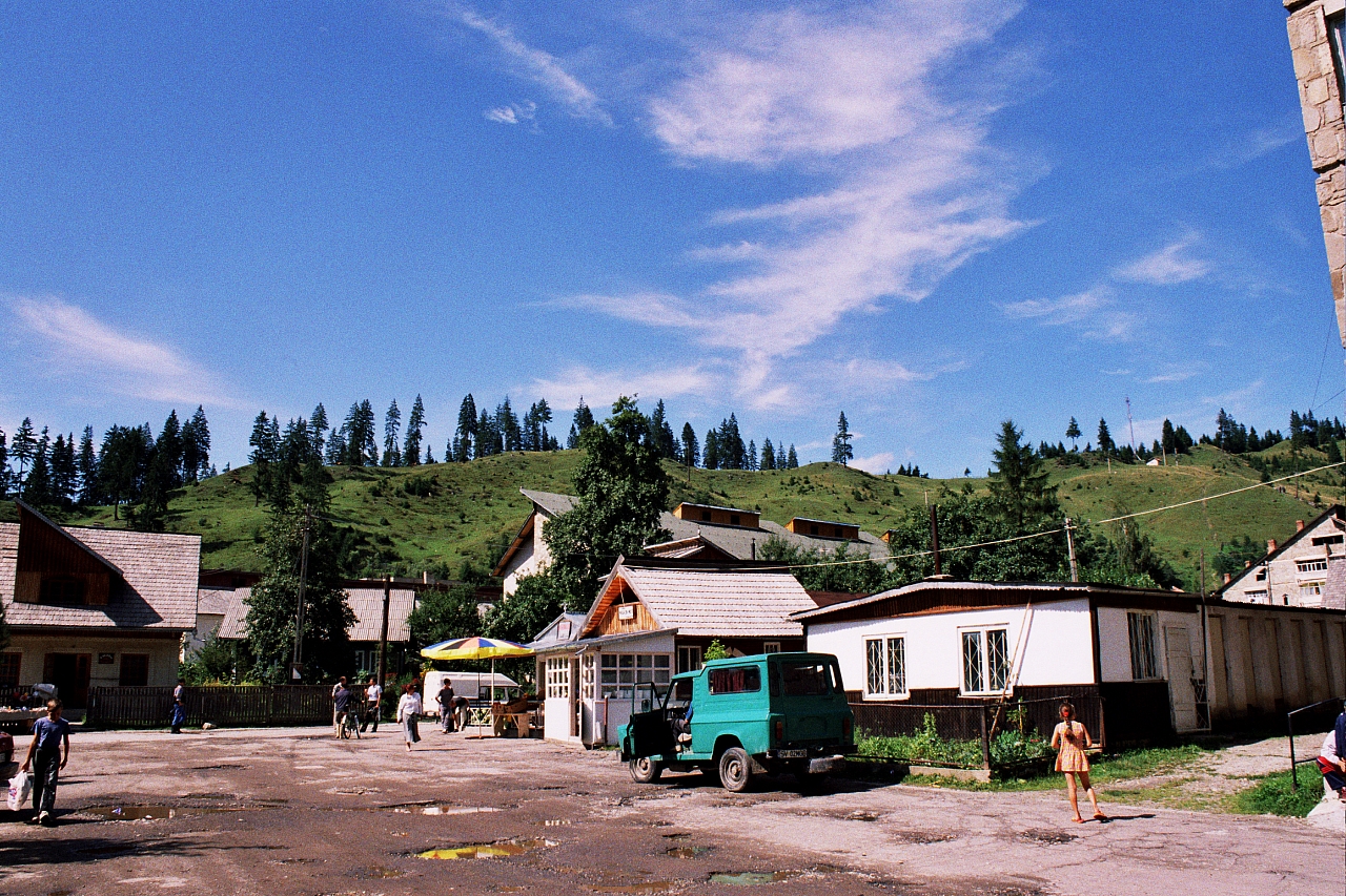 &copy; R.Thiel
Broşteni
August 2002
Rumänienfotos