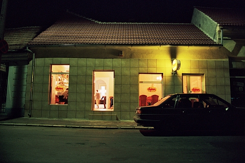 &copy; R.Thiel
Reimars Cafe-Bar "CHEERS" (Fagaraş)
August 2003
Rumänienfotos