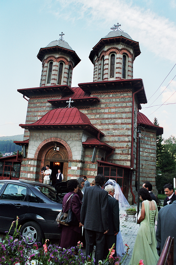 &copy; R.Thiel
Kirche (Biserica)
Hochzeit in Sinaia/Buşteni/Bucegi
Rumänienfotos