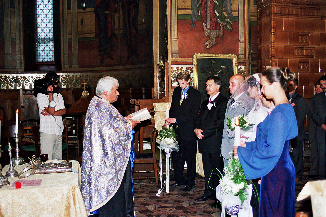 &copy; R.Thiel
Kirche (Biserica)
Hochzeit in Sinaia/Buşteni/Bucegi
Rumänienfotos