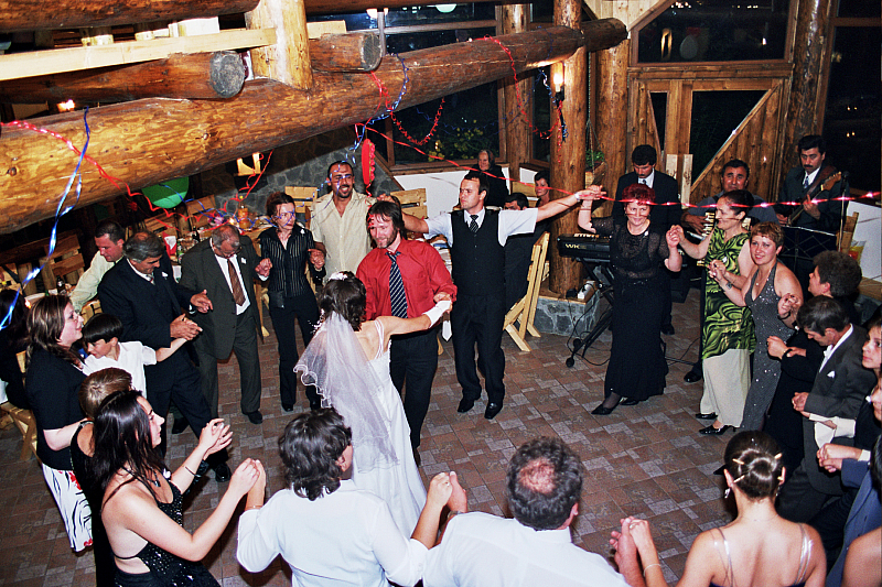 &copy; R.Thiel
Party in der Cabana
Hochzeit in Sinaia/Buşteni/Bucegi
Rumänienfotos