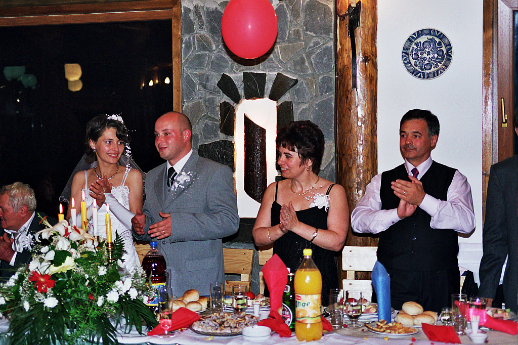 &copy; R.Thiel
Party in der Cabana
Hochzeit in Sinaia/Buşteni/Bucegi
Rumänienfotos