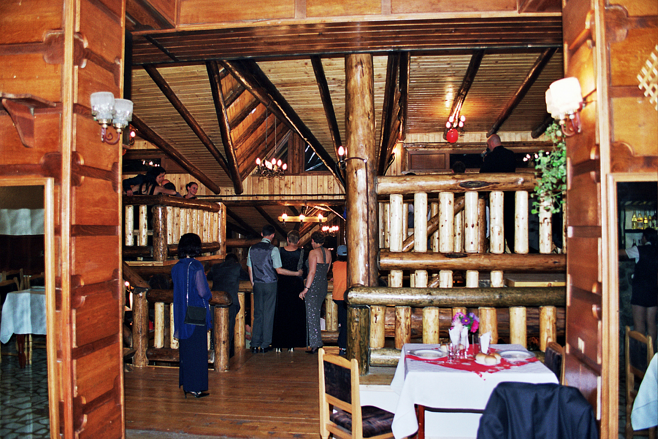 &copy; R.Thiel
Party in der Cabana
Hochzeit in Sinaia/Buşteni/Bucegi
Rumänienfotos