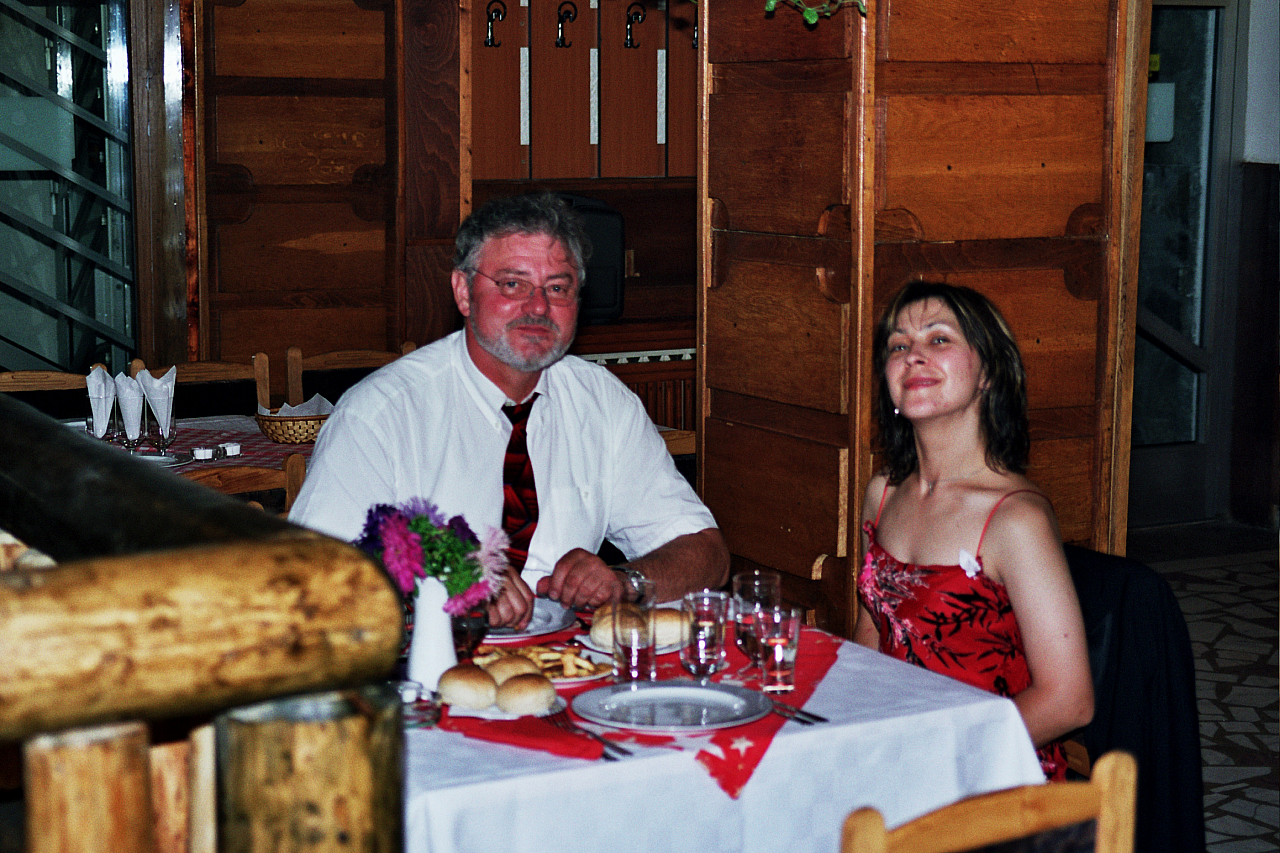 &copy; R.Thiel
Party in der Cabana
Hochzeit in Sinaia/Buşteni/Bucegi
Rumänienfotos