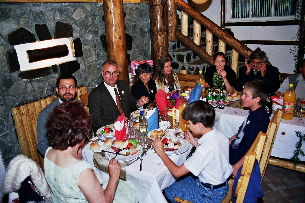 &copy; R.Thiel
Party in der Cabana
Hochzeit in Sinaia/Buşteni/Bucegi
Rumänienfotos